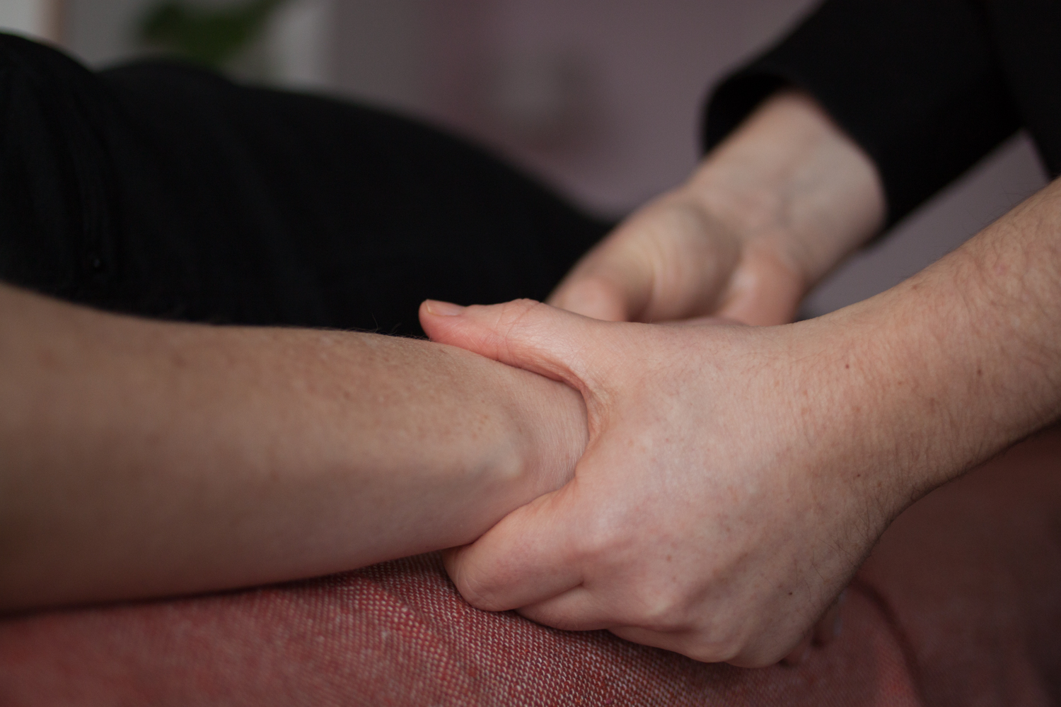 Réflexologie et maladies chroniques : un accompagnement complémentaire pour retrouver un meilleur équilibre